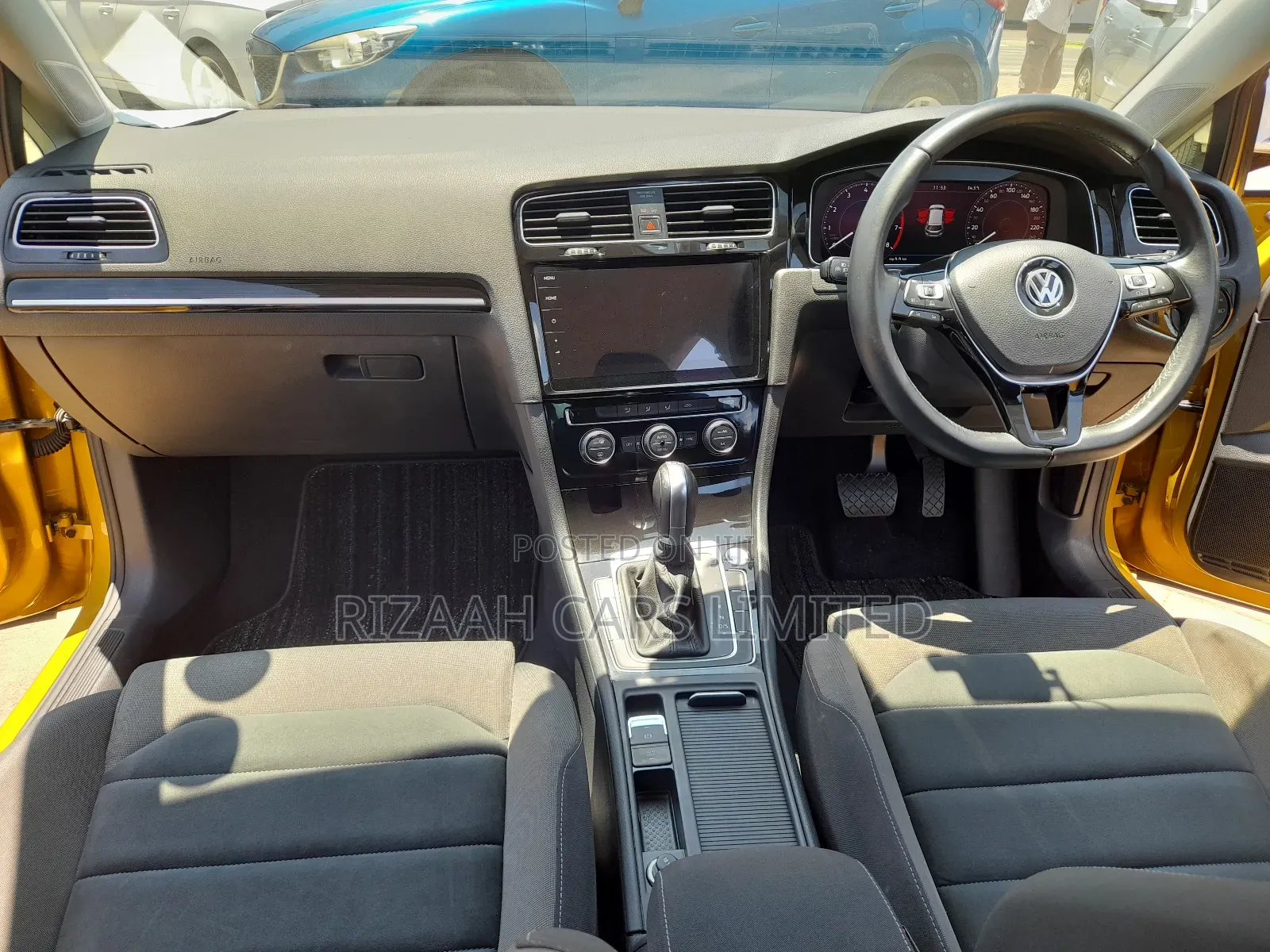 Volkswagen Golf 2018 Gold