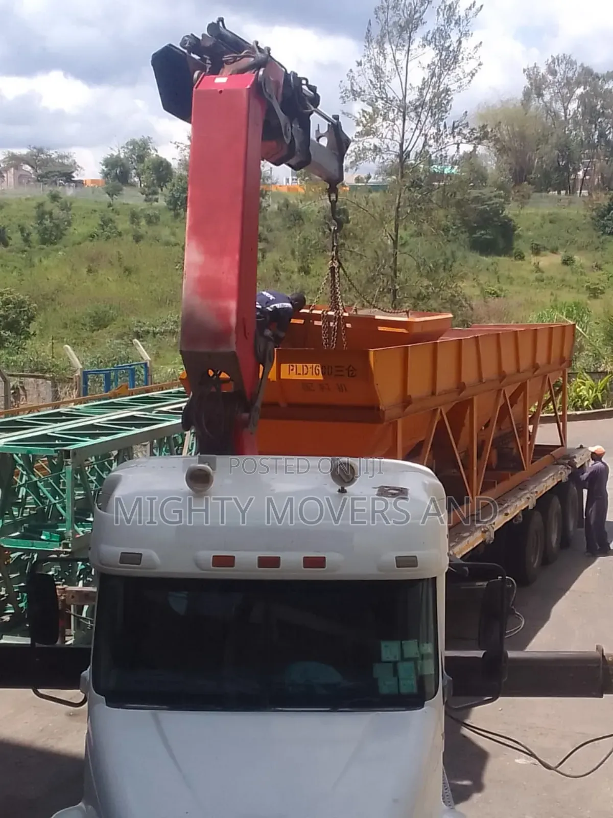 Transit Trailers With Cranes Are Ready for Errands and Logistics