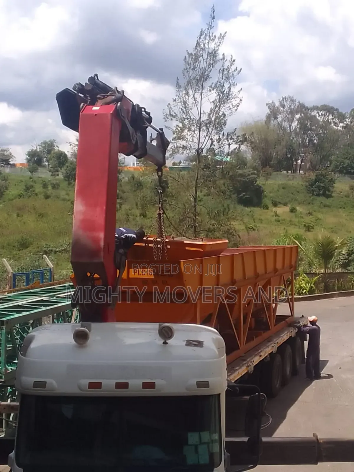 Transit Trailers With Cranes Are Available for Errands and Logistics