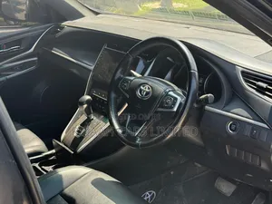 Toyota Harrier 2.0 2017 Black