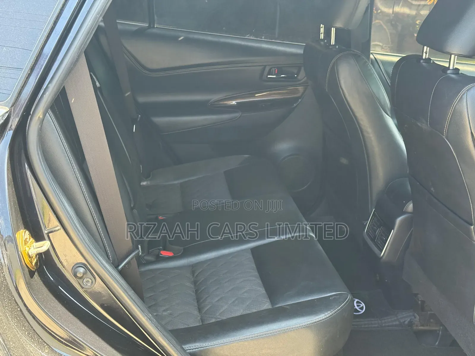 Toyota Harrier 2.0 2017 Black
