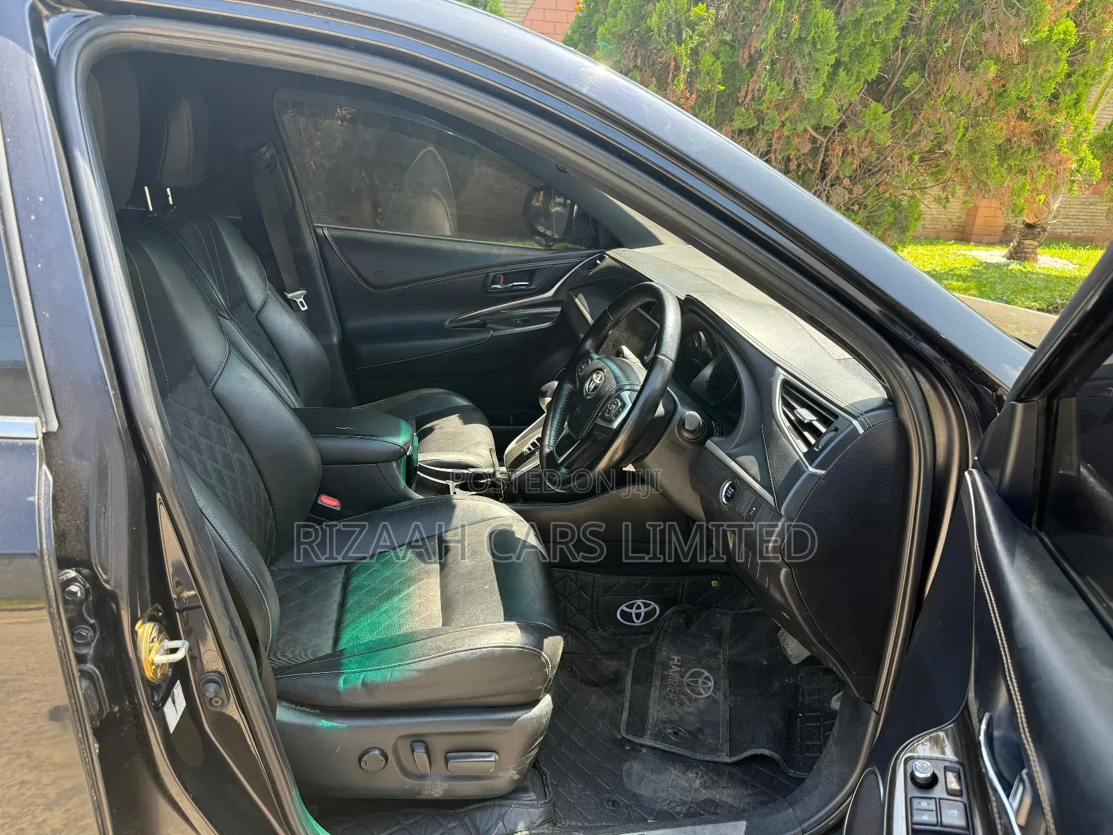 Toyota Harrier 2.0 2017 Black