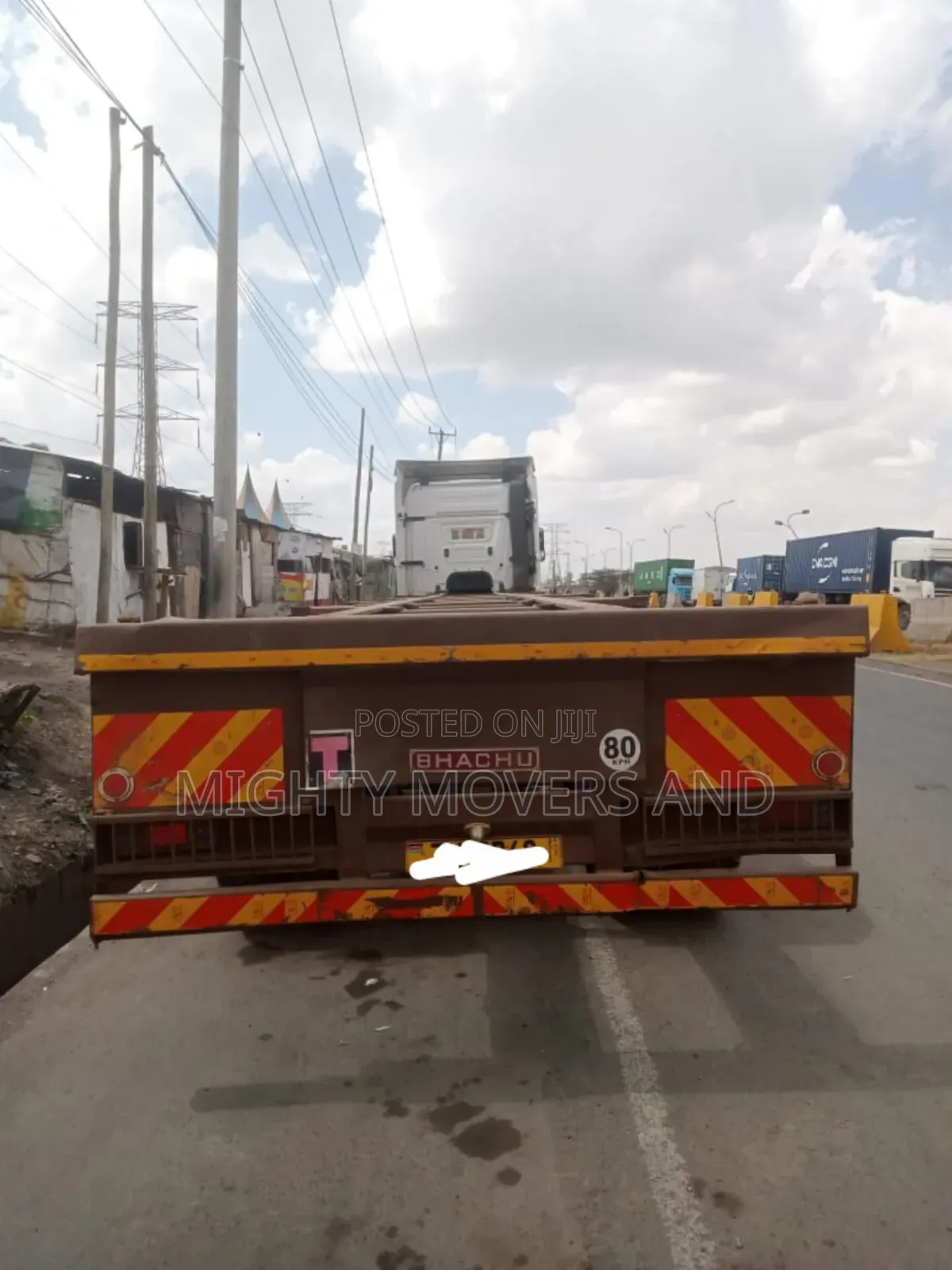 Transit Trailers With Cranes Are Available for Errands and Logistics
