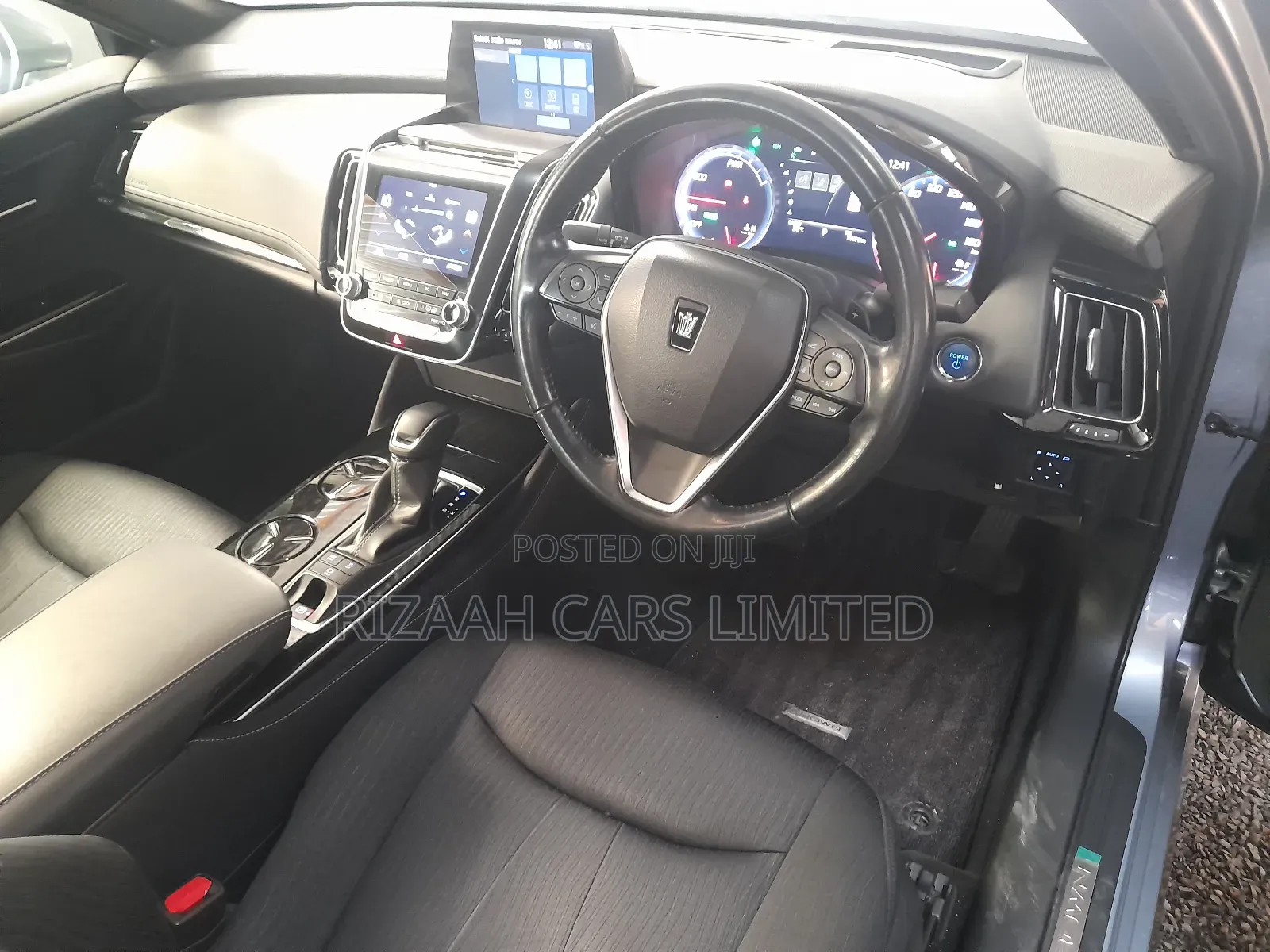 Toyota Crown 2018 Silver