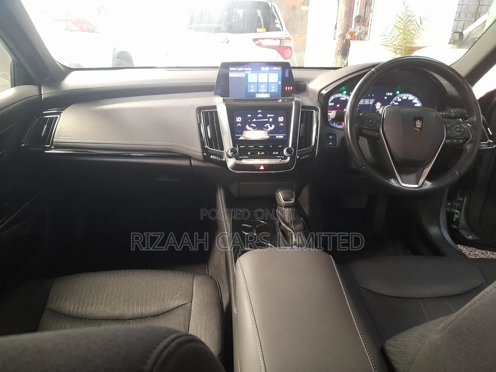 Toyota Crown 2018 Silver