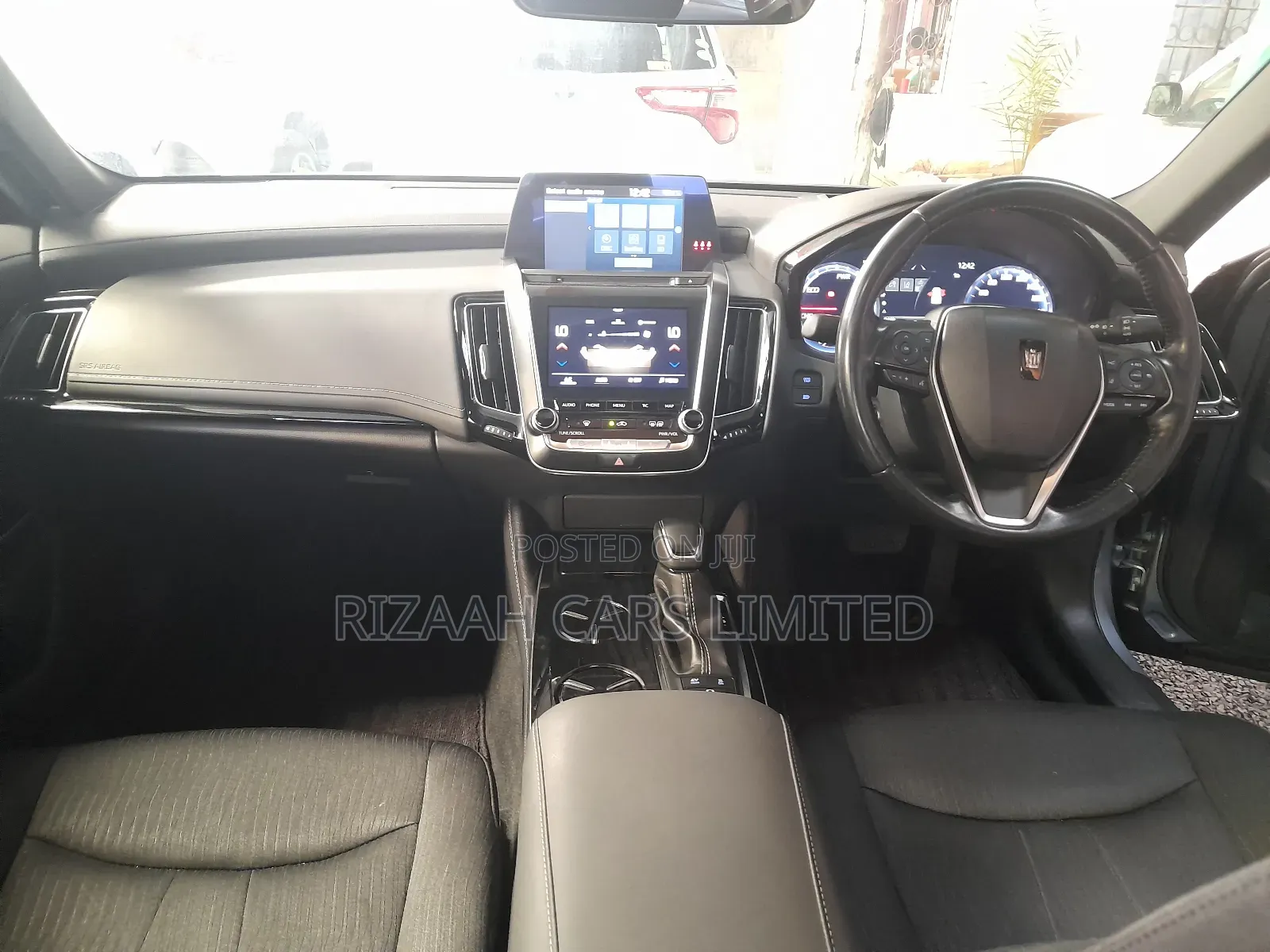 Toyota Crown 2018 Silver