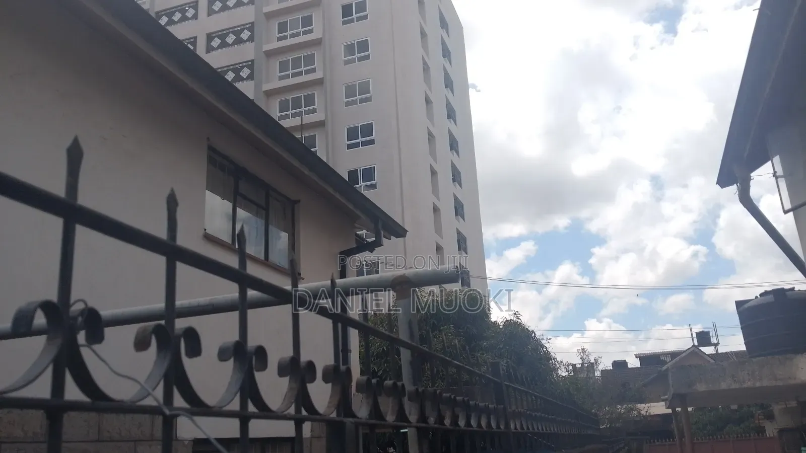 100 by 50 With 5 Bedrooms South C