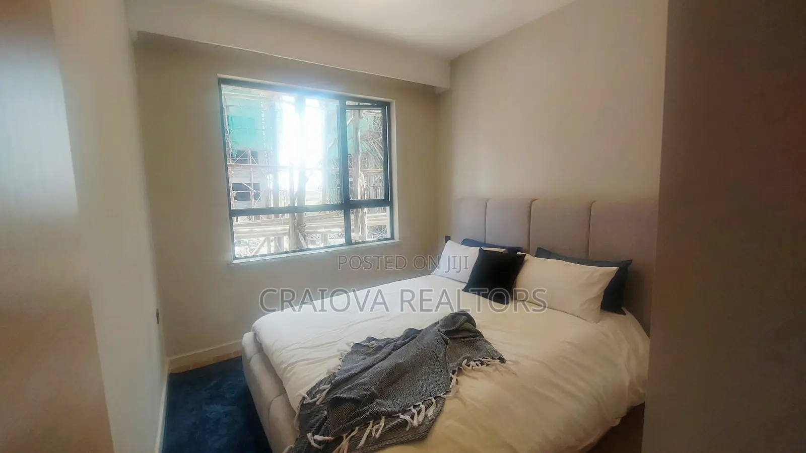 3bdrm Apartment in Gateway Mall Area for sale