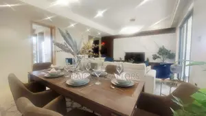 4bdrm Apartment in Gateway Mall Area for sale