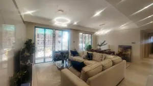 4bdrm Apartment in Gateway Mall Area for sale