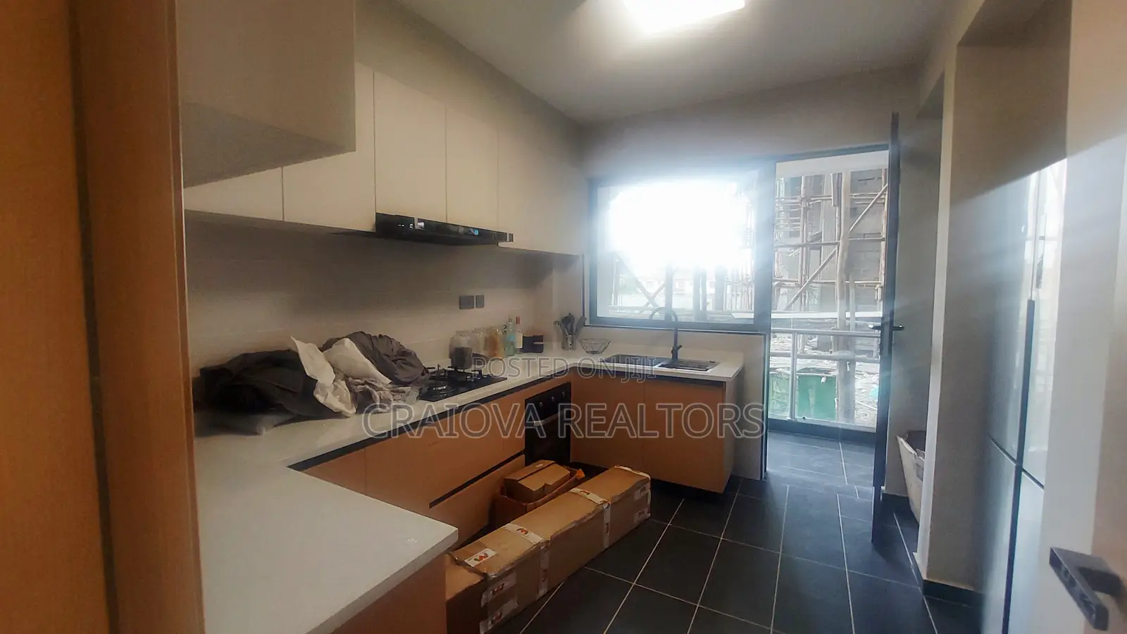 4bdrm Apartment in Gateway Mall Area for sale