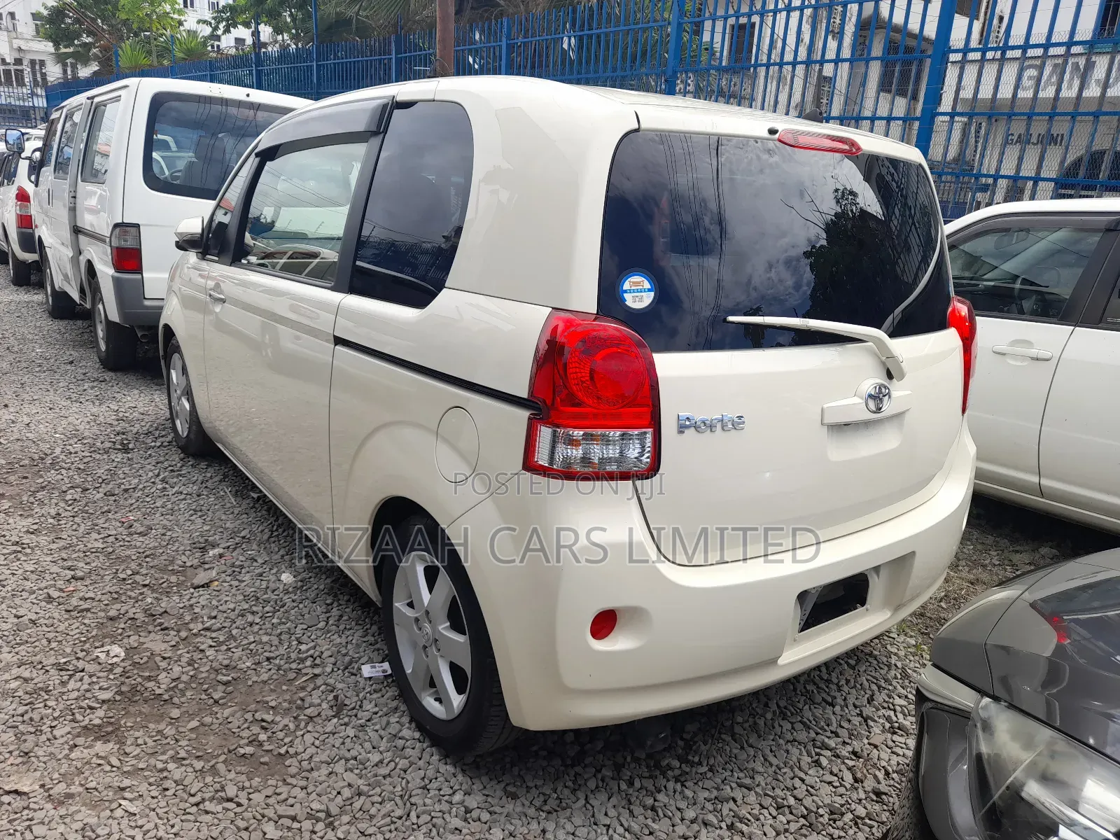 Toyota Porte 2018 Beige