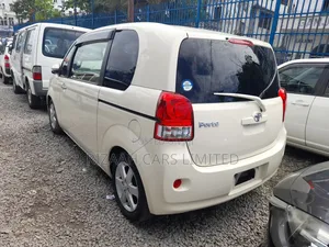 Toyota Porte 2018 Beige