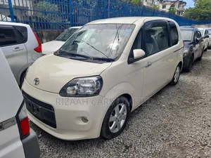 Toyota Porte 2018 Beige