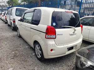 Toyota Porte 2018 Beige