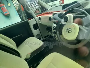 Toyota Porte 2018 Beige