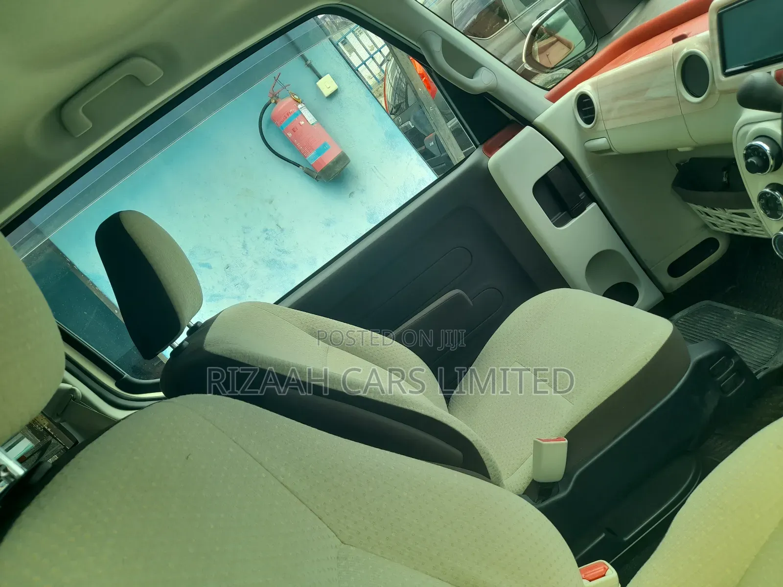 Toyota Porte 2018 Beige