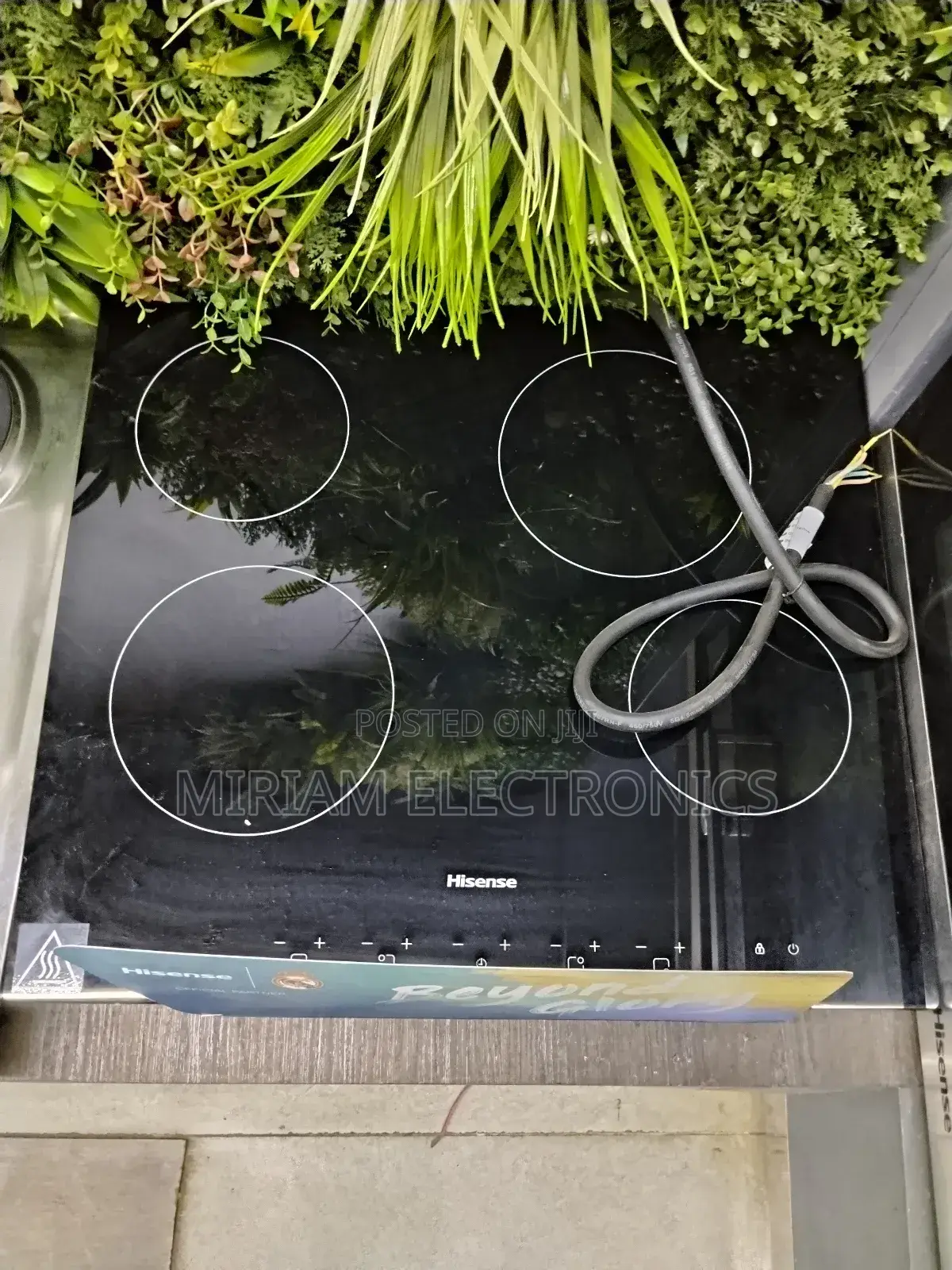 Hisense 60cm Hhu60ceec Built-in Ceramic Electric Hob