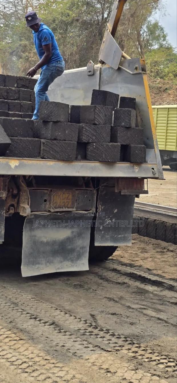 Ndarugo Machine Cut Stones - thumbnail 3