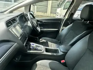 Honda Fit Shuttle 1.5 Hybrid 2WD 2018 Silver