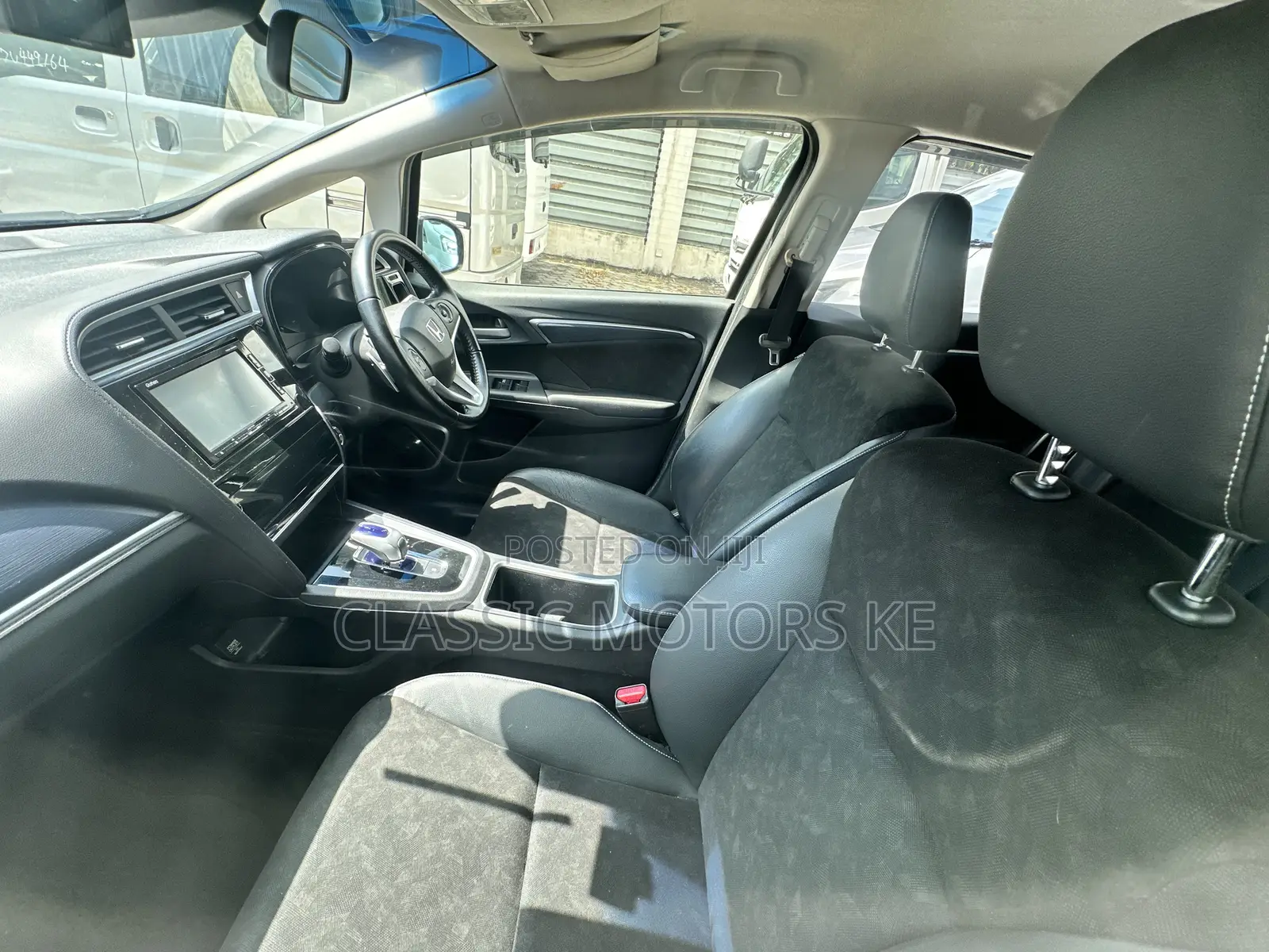 Honda Fit Shuttle 1.5 Hybrid 2WD 2018 Silver