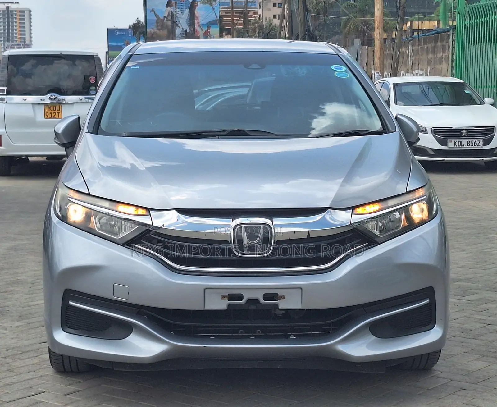 Honda Fit Shuttle 2018 Silver