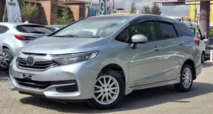 Honda Fit Shuttle 2018 Silver