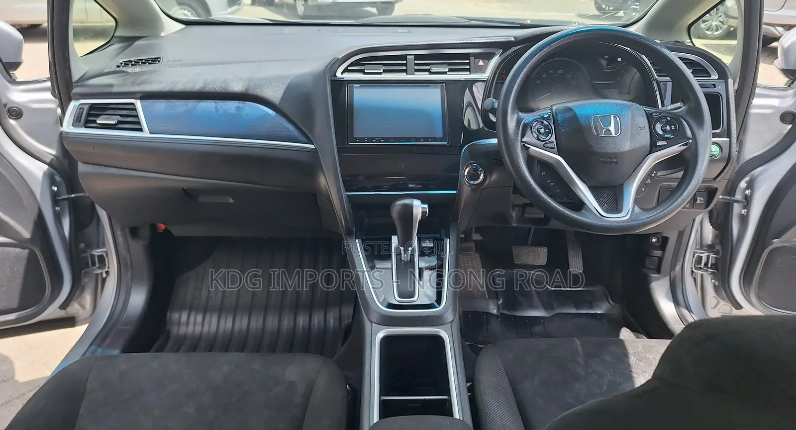 Honda Fit Shuttle 2018 Silver
