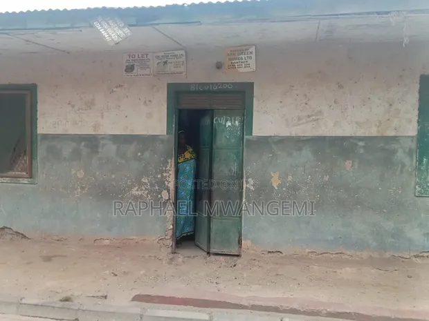 8bdrm House in Changamwe for sale