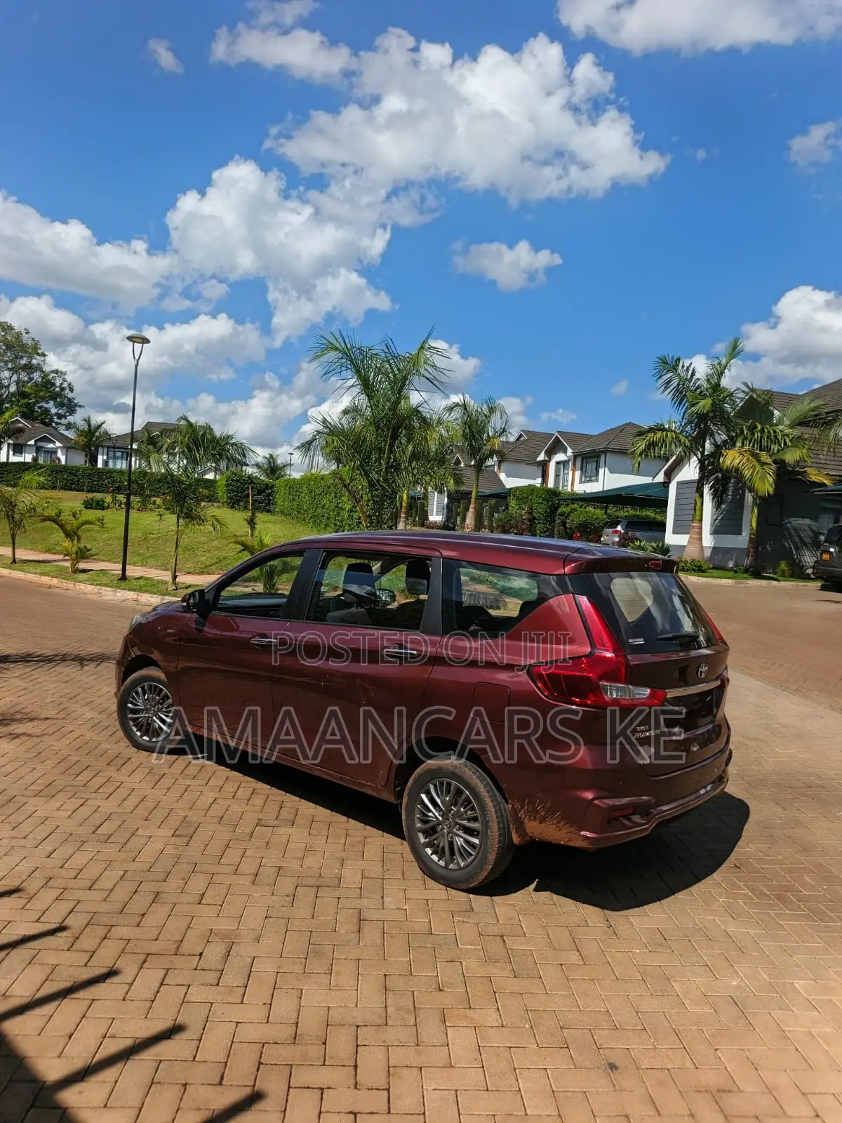 Toyota Rumion 1.5 FWD 2022 Maroon