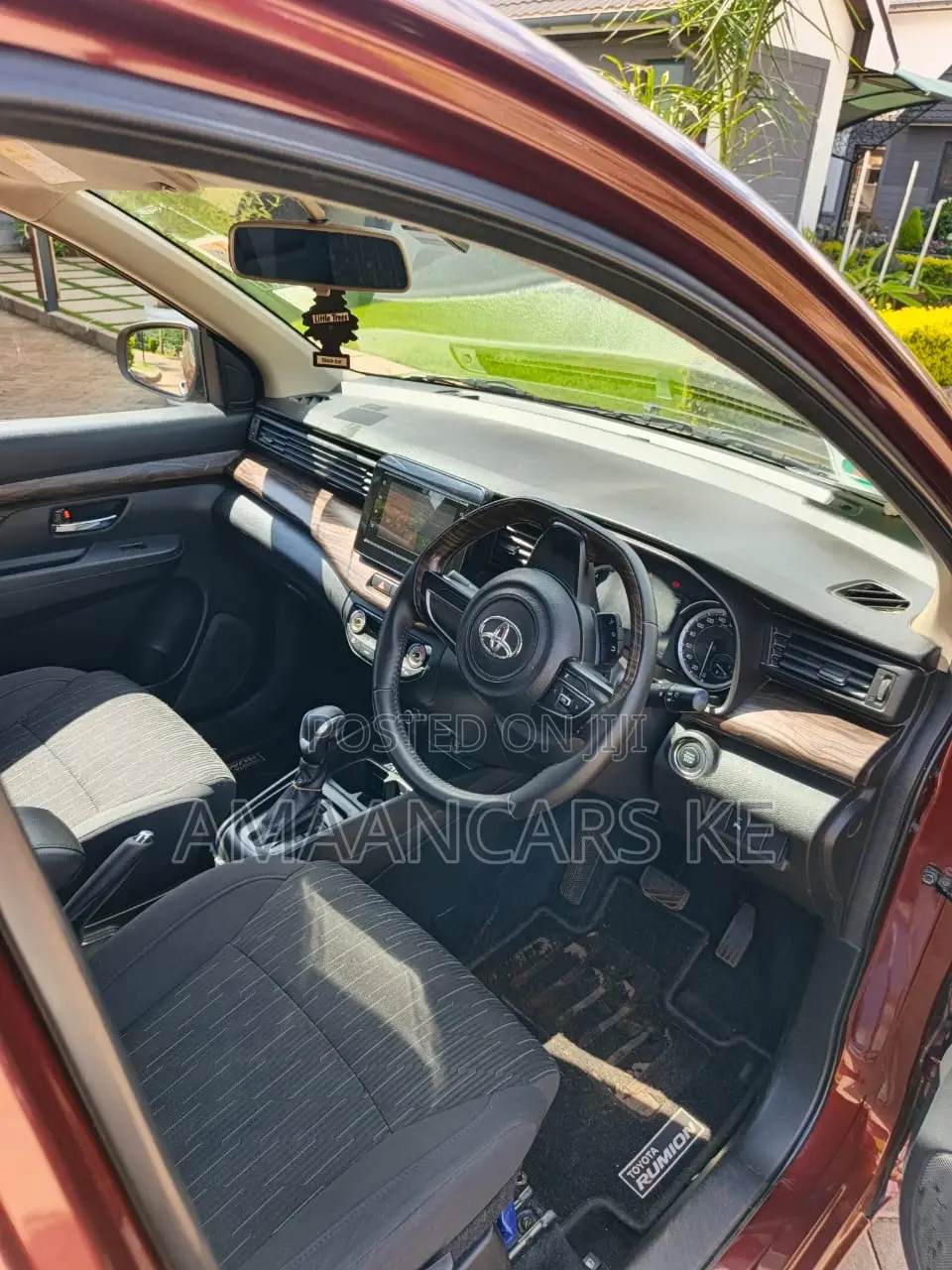 Toyota Rumion 1.5 FWD 2022 Maroon