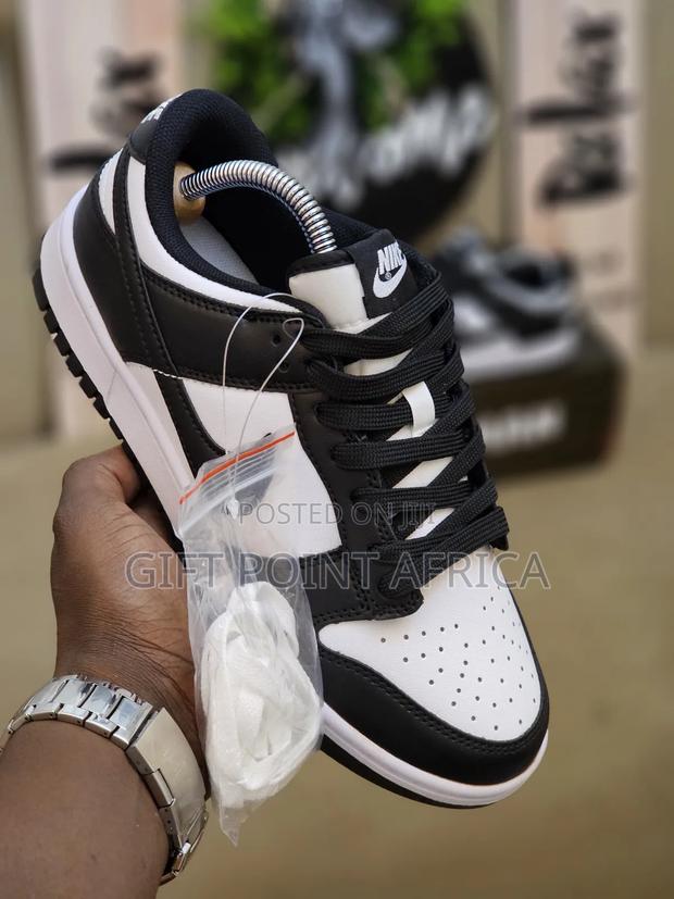 Nike Dunk Retro Sneakers In White And Black Color Available - thumbnail 3