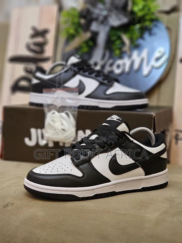 Nike Dunk Retro Sneakers In White And Black Color Available