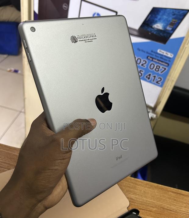 Apple iPad 9.7 128 GB Gray - main view