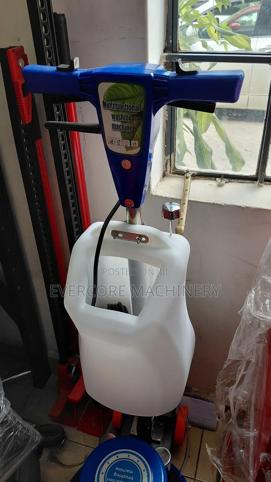Heavy Duty Floor/Carpet Scrubbing Machine With Brushes.