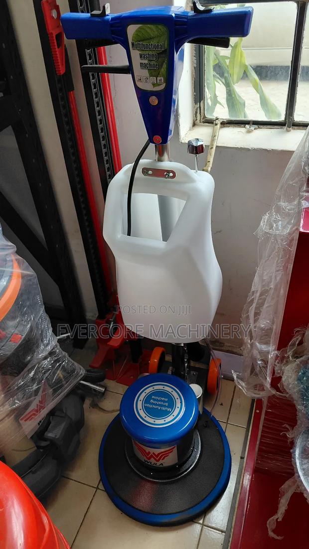 Heavy Duty Floor/Carpet Scrubbing Machine With Brushes. - thumbnail 4