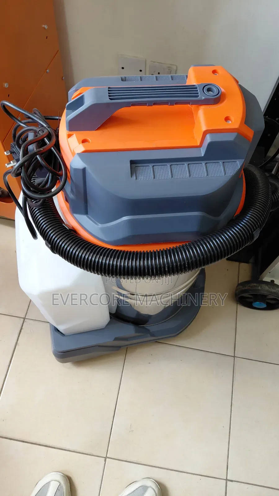 Heavy Duty 35litres Wet and Dry Carpet Cleaner Machine.