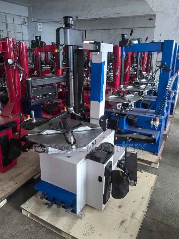 Heavy Duty Tyre Changer Machine With Arms. - main view