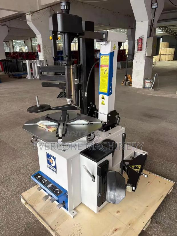 Heavy Duty Tyre Changer Machine With Arms. - thumbnail 4