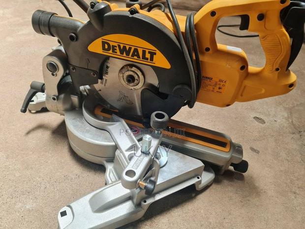Dewalt Dws773-Gb Compound Mitre Saw. - thumbnail 3