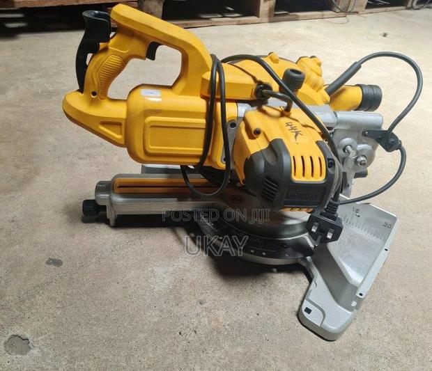 Dewalt Dws773-Gb Compound Mitre Saw. - thumbnail 4