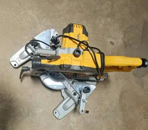 Dewalt Dws773-Gb Compound Mitre Saw.