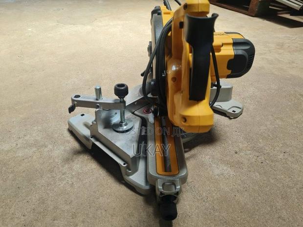 Dewalt Dws773-Gb Compound Mitre Saw. - thumbnail 7