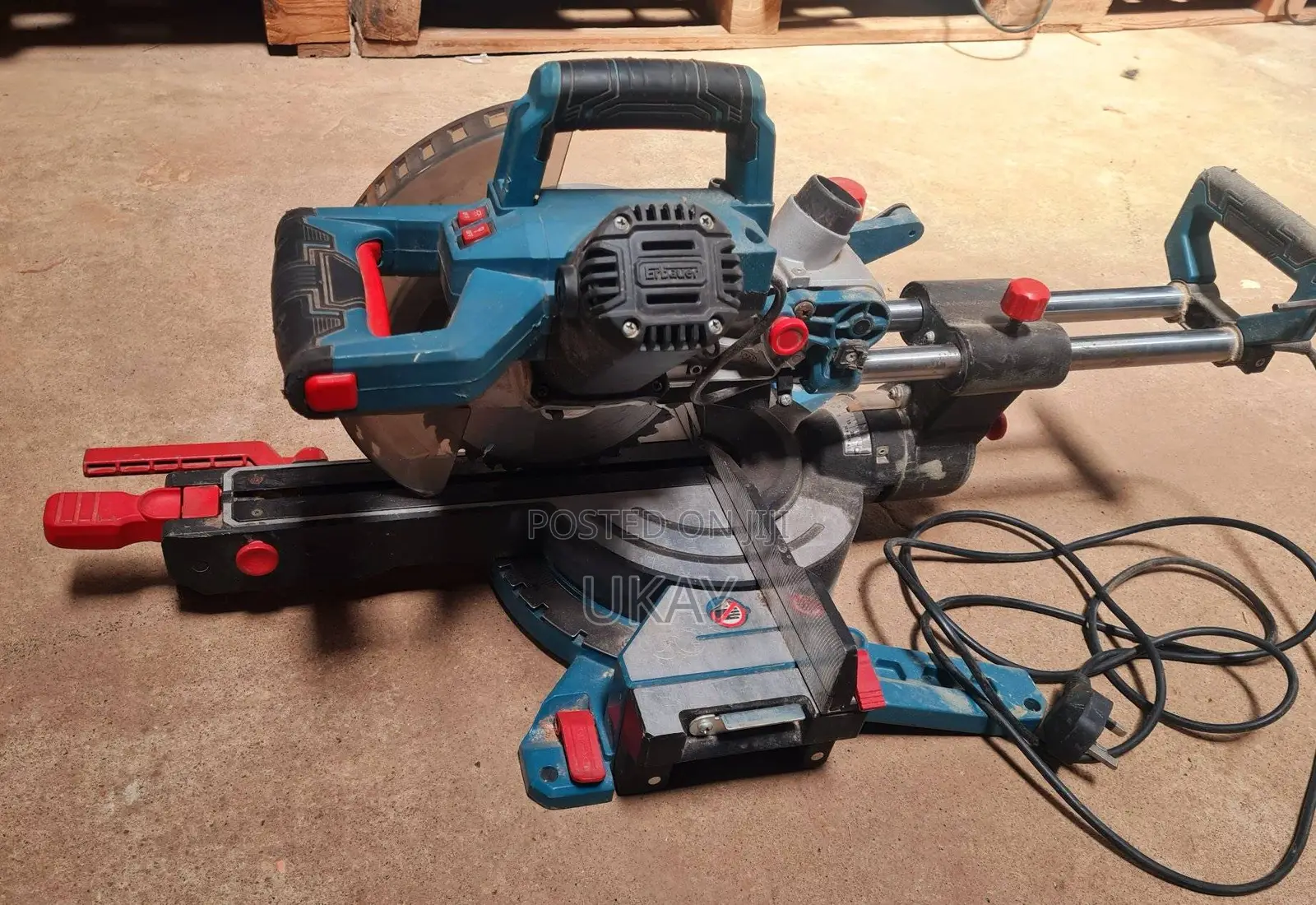 Erbauer Sliding Compound Mitre Saw.