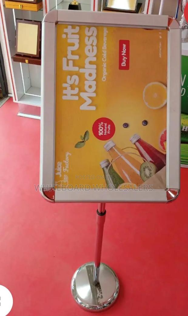 Free Standing A4 Snapper Frame - main view