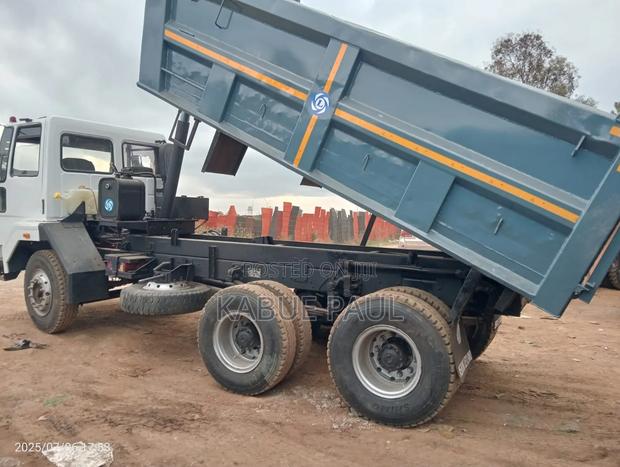 Ashok Leyland Tipper 2518 - thumbnail 2