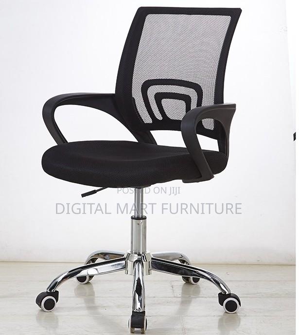 Mesh Swivel Work Chair With Wheels - thumbnail 3