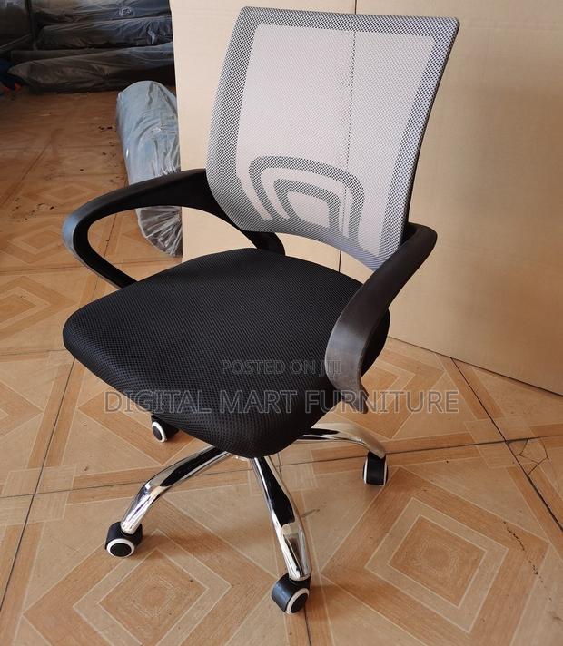 Mesh Swivel Work Chair With Wheels - thumbnail 11