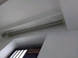 Double Rail Mounted in Ceiling