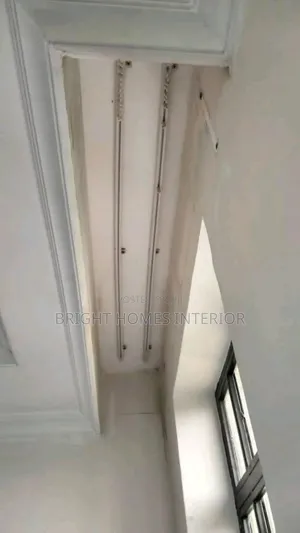 Single Track Rail Mounted on Ceiling